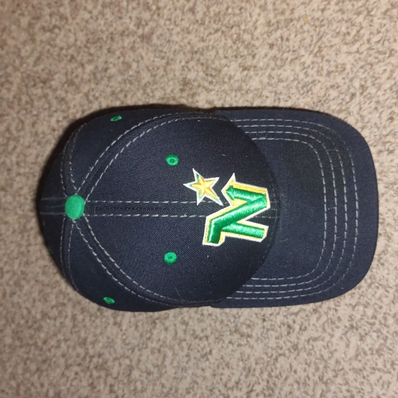 Zephyr NHL Minnesota North Stars Embroidered Fitted Blk Green Hat Cap Small - Picture 2 of 11